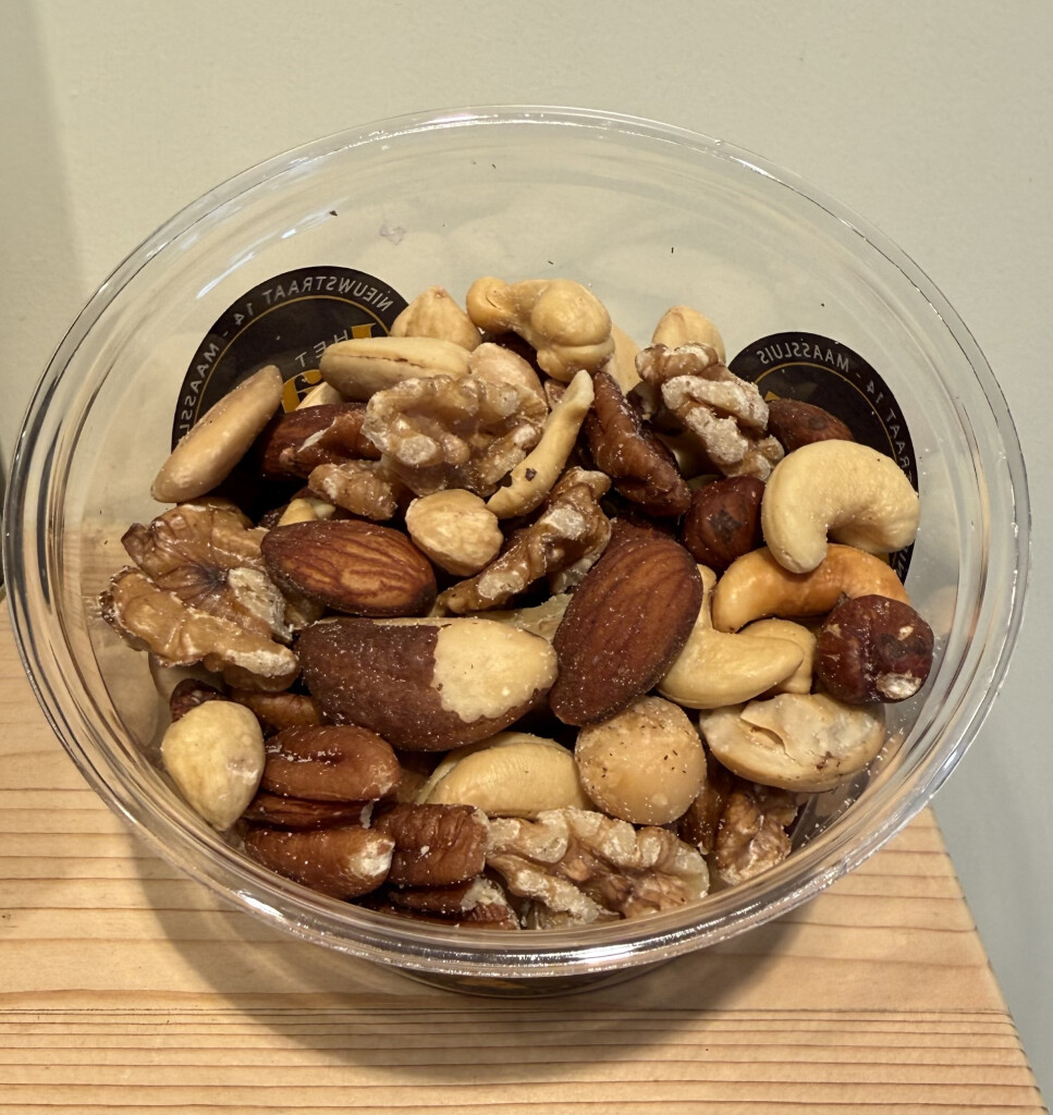 Luxe notenmelange, zelfgebrand. Gezouten/ongezouten.🥜